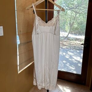 Vintage Wonder Maid Full Dress Slip Lace Trim at Bodice & Hem Non Cling Size 42